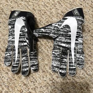 Nike football gloves youth small
